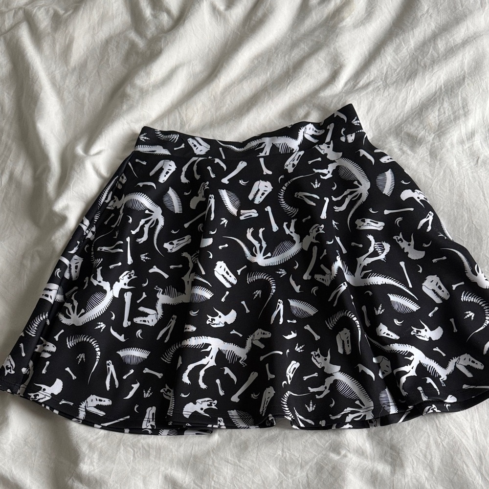 Hot Topic Black and White Fossil Print Skirt